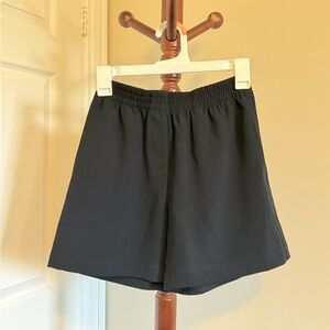 Aritzia (Babaton) Deakins 5” Short - Size 00 - Black